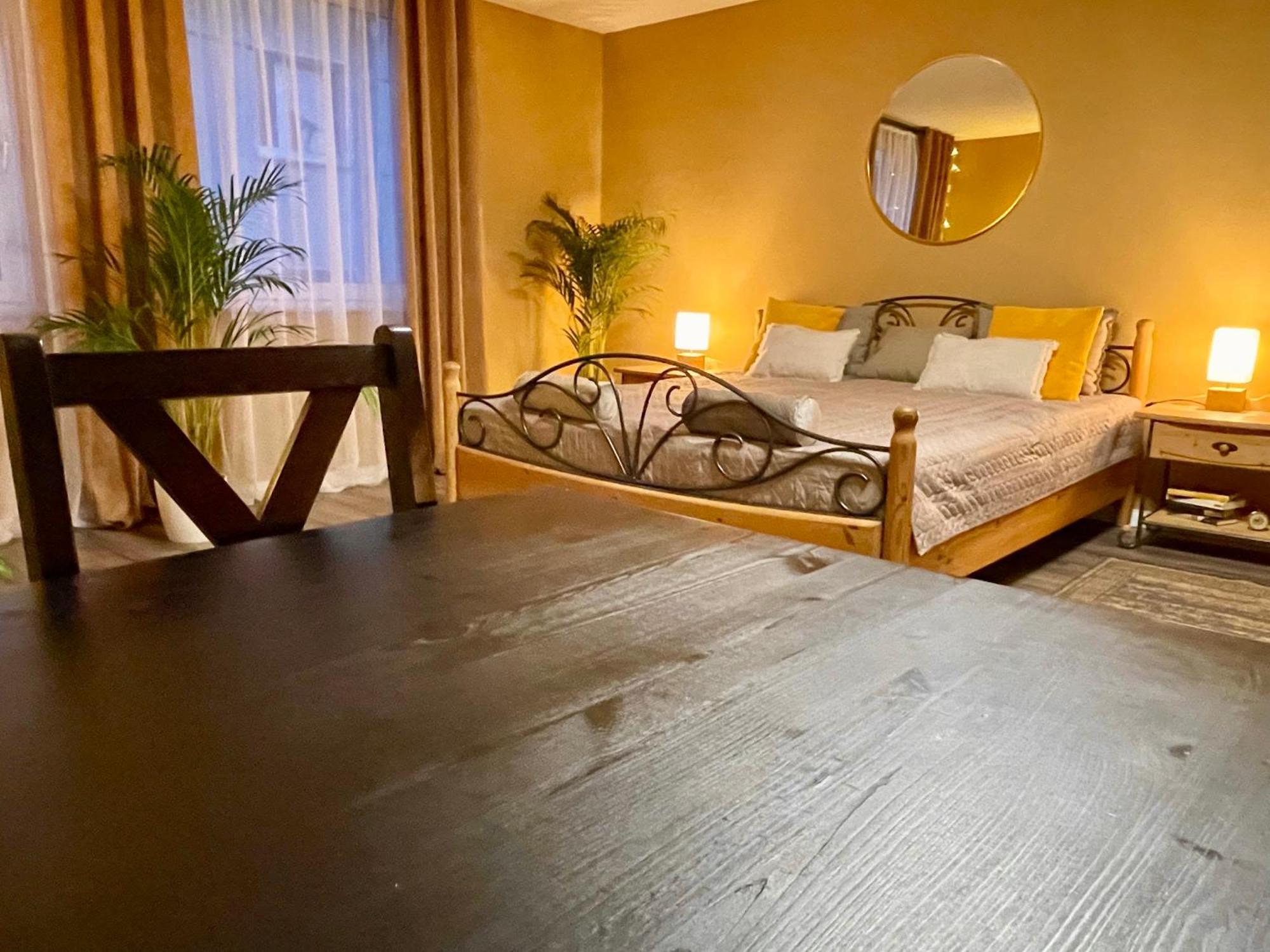 Terracotta Apartment - Zentral, Parken, Netflix, Kontaktloses Einchecken, Kingsize-Bett Wuppertal Exterior foto